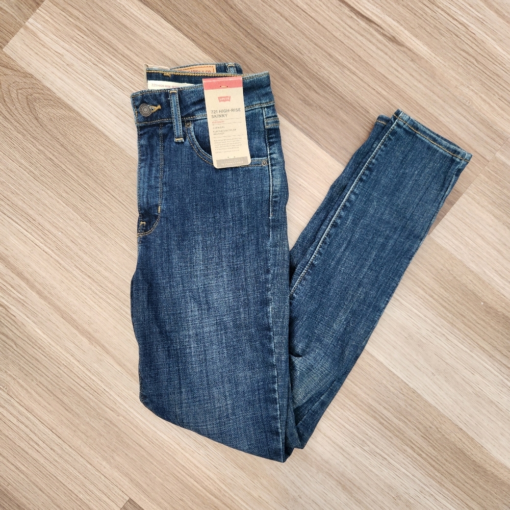 Levi's Women's High-Rise Skinny Jeans New with Tags Size 27